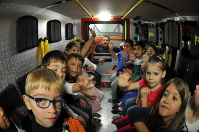 Gruppenbild im LF KatS | Brandschutzerziehung