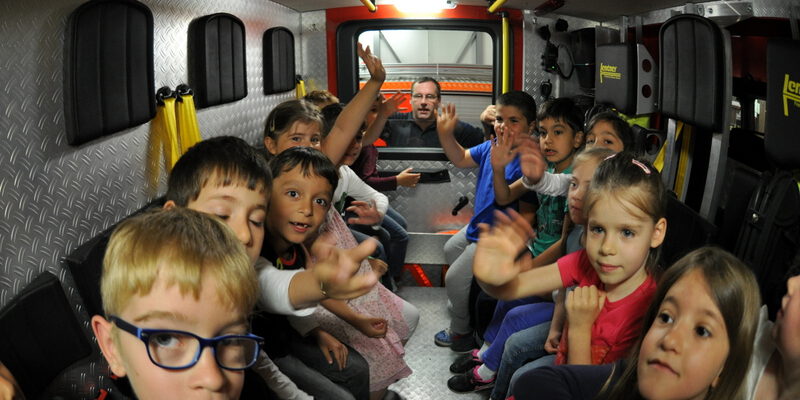 Gruppenbild im LF KatS | Brandschutzerziehung