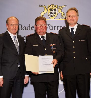 Bevölkerungsschutz-Ehrenzeichen I | Fotograf: Steffen Schmid Personen von links nach rechts: Dr. Frank Knödler, Wilfried Klenk, Klaus Dalferth, Thomas Häfele, Dr. Georg Belge | Fotograf: Steffen Schmid
