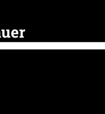 Titelbild – In tiefer Trauer Weißes Kreuz auf schwarzem Hintergrund, oben links steht